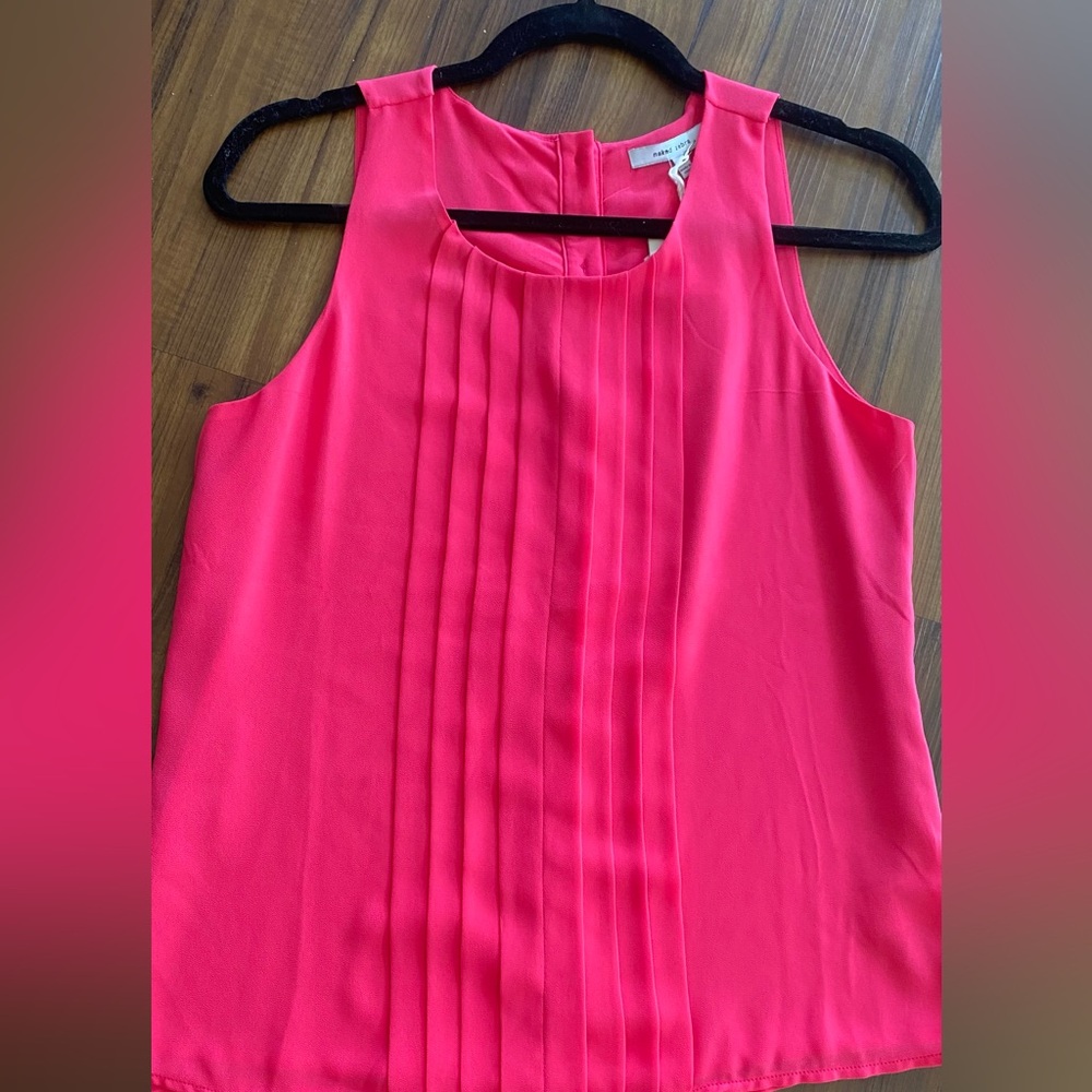 Sleeveless dress shirt